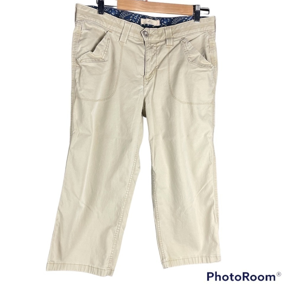 LEVI’S Khaki Colored Capris Woman’s Size 10